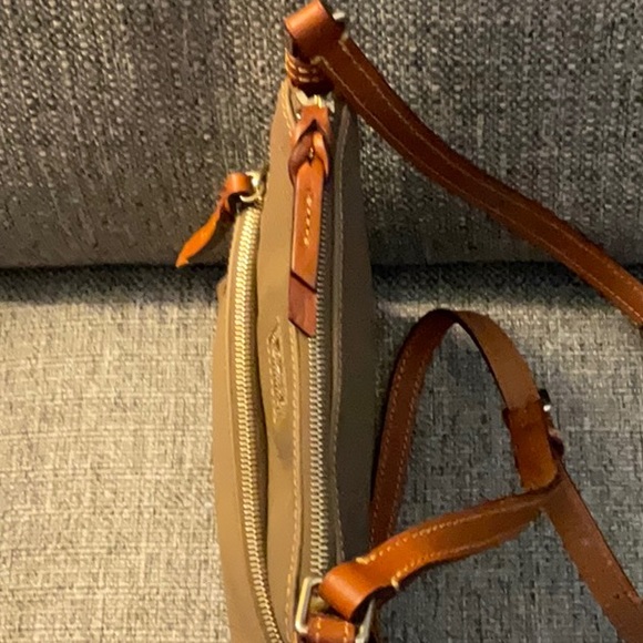 AUTHENTIC DOONEY & BOURKE TAN LEATHER Crossbody - Picture 8 of 10